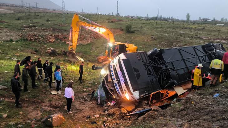 SON DAKİKA | Malatya-Adıyaman yolunda yolcu otobüsü devrildi: 3 ölü, 22 yaralı