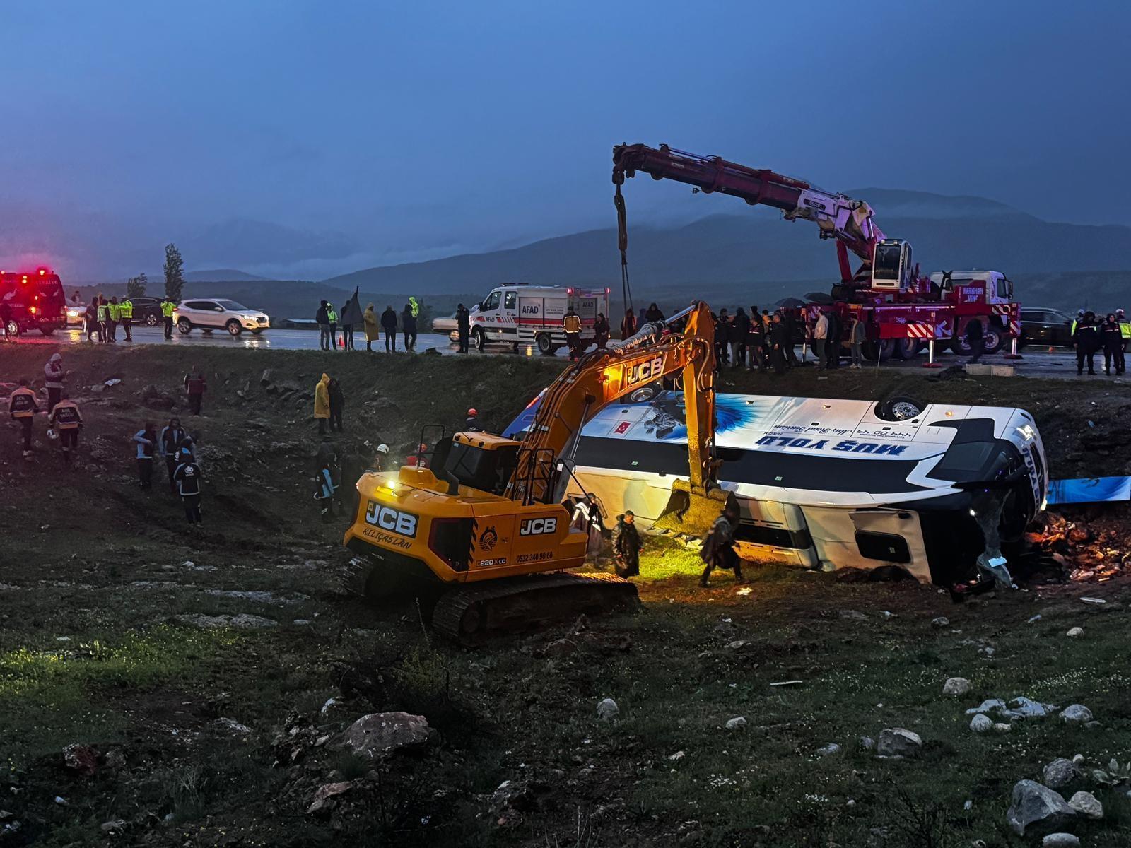 SON DAKİKA | Malatya-Adıyaman yolunda yolcu otobüsü devrildi: 3 ölü, 22 yaralı