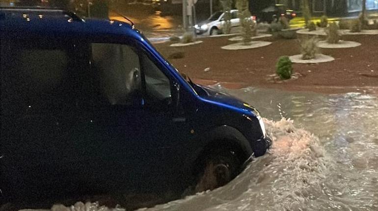 Meteoroloji uyarmıştı! Kayseri'de sağanak yağış! Yollar göle döndü