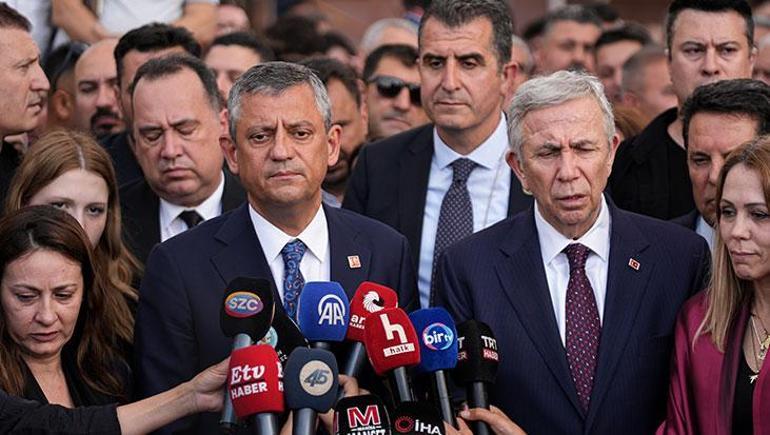 Özgür Özel ve Mansur Yavaş, Ferdi Zeyrek'in mevlit programına katıldı