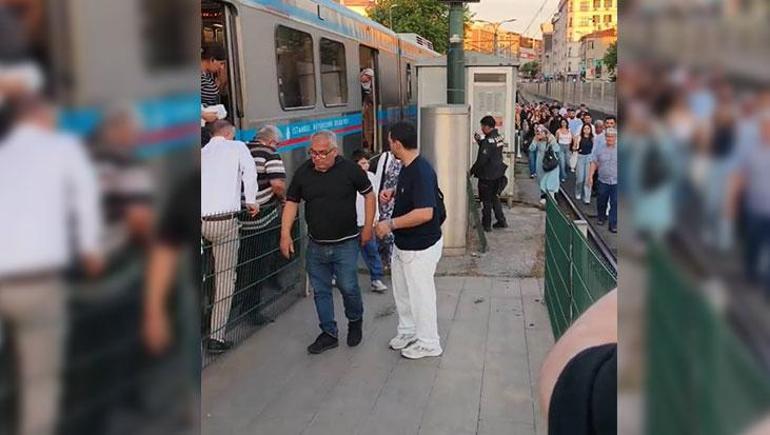İstanbul'da tramvay hattında korkutan trafo yangını! Yolcular raylara indi