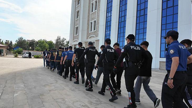 Adıyaman’da sosyal medyada silah teşhiri yapan çok sayıda zanlı gözaltına alındı