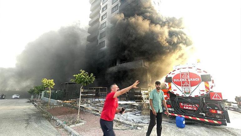 Şanlıurfa'da 10 katlı apartman alevlere teslim oldu! İtfaiye ve TOMA ekipleri yardıma koştu, 7 kişi dumandan etkilendi