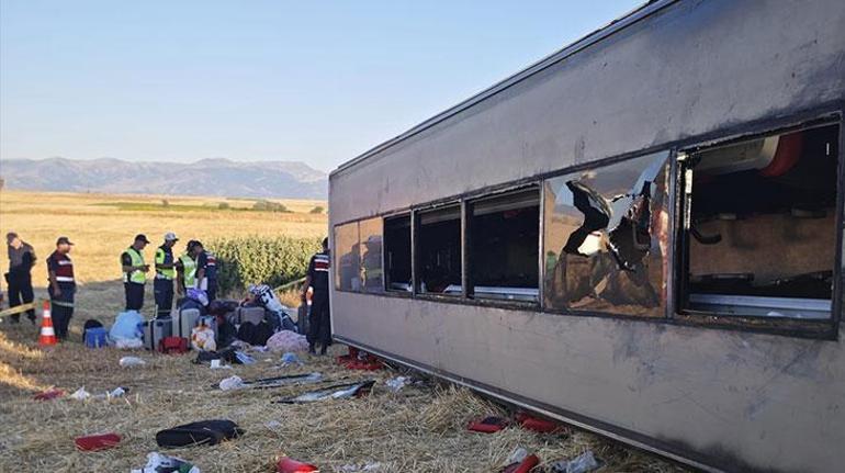 Amasya'da yolcu otobüsü devrildi: 2'si ağır 46 kişi yaralandı