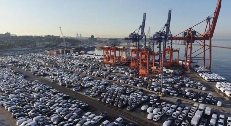 Haydarpaşa'da binlerce sıfır otomobil