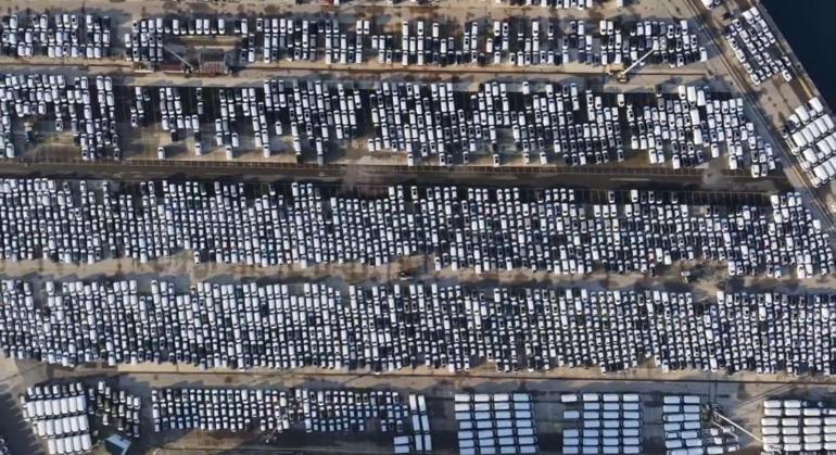 Haydarpaşa'da binlerce sıfır otomobil
