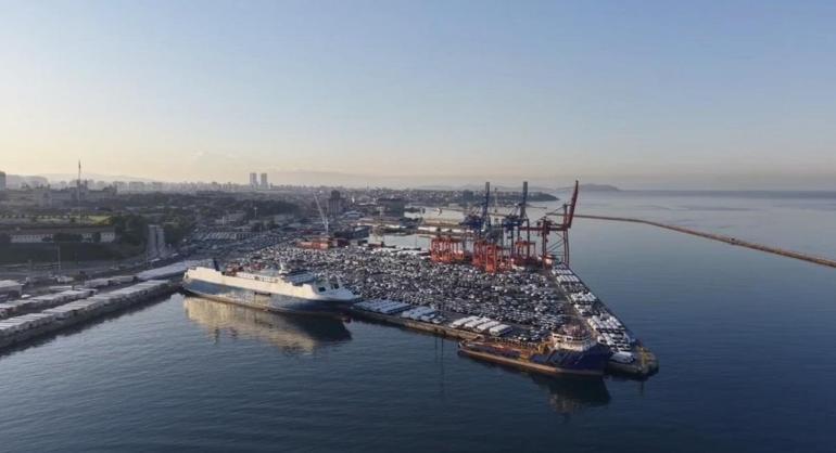 Haydarpaşa'da binlerce sıfır otomobil
