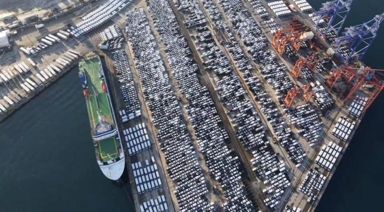 Haydarpaşa'da binlerce sıfır otomobil