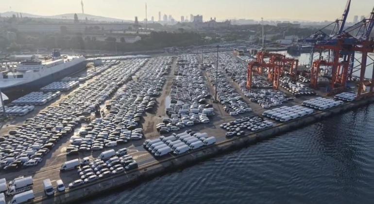 Haydarpaşa'da binlerce sıfır otomobil