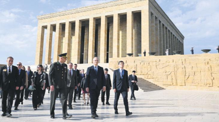 NATO nezdindeki Daimi Temsilciler heyetinden Anıtkabir’e ziyaret