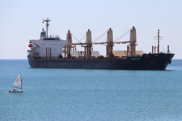 Marmara’da karaya oturan dev gemide kritik bekleyiş! Dalgıçlar su altına indi