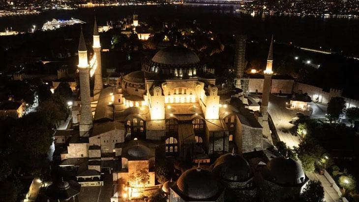 Ülke genelindeki camilerde sela okundu