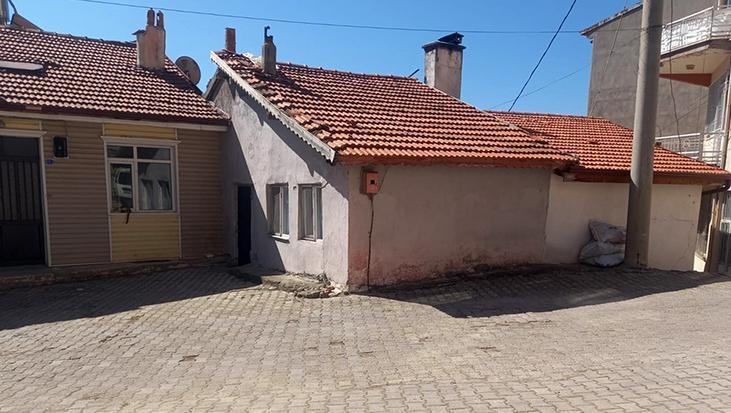 Gürültü iddiasıyla başlayan kavga faciaya dönüştü! Komşunun bıçakladığı anne öldü, kızı ağır yaralı