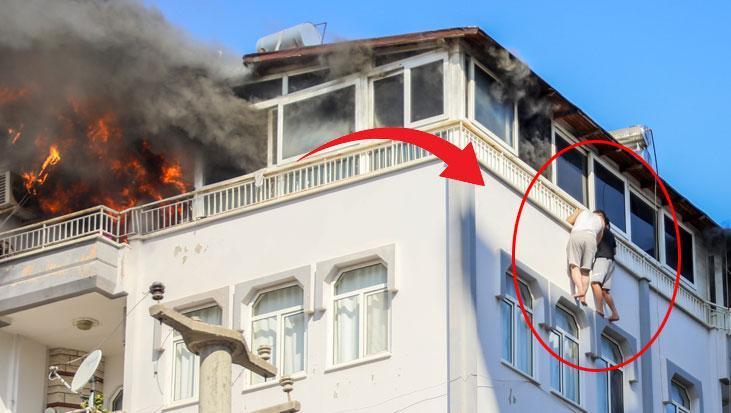 Ölümle burun buruna! Alevlerden kaçmak için pencereden aşağı sarktılar