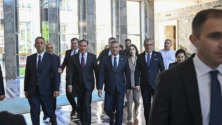 Son dakika... Özgür Özel: Yeni partiyi yarın kuruyoruz