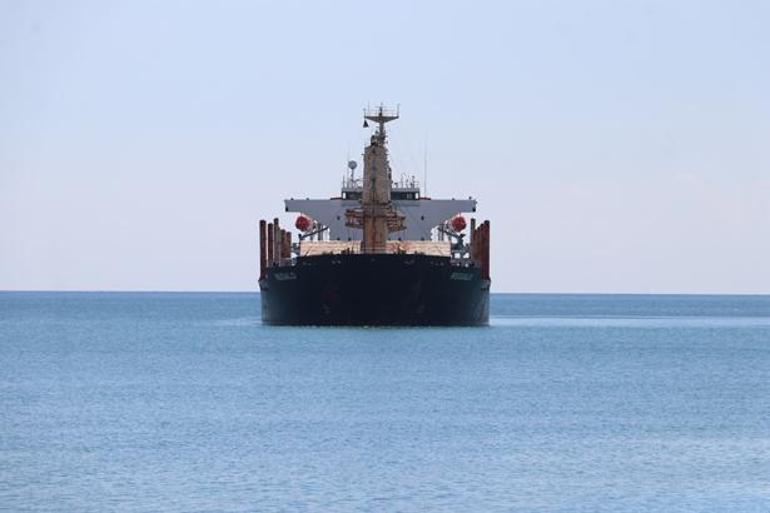 Marmara'da karaya oturan dev gemide kritik bekleyiş! Dalgıçlar su altına indi