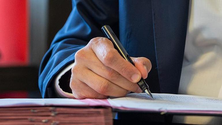 Son dakika... Özgür Özel CHP'den istifa etti