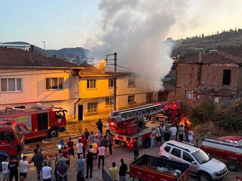Bursa'da 2 katlı evi alevler sardı! 30 yaşındaki gençten acı haber
