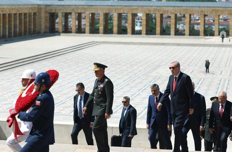 Son dakika... Cumhurbaşkanı Erdoğan'ın başkanlığındaki YAŞ toplantısı sona erdi