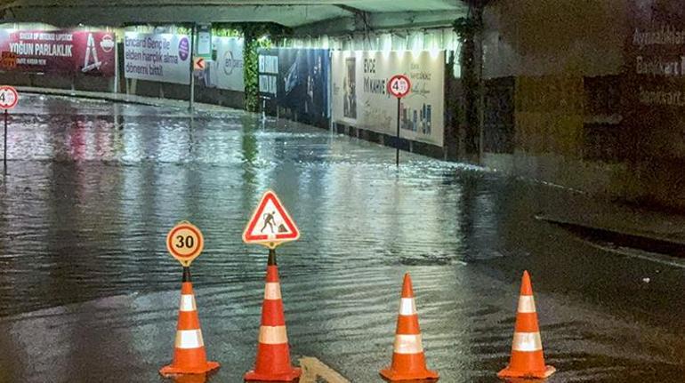 İstanbul'a kuvvetli yağış ve fırtına bir anda bastırdı! AKOM saat vermişti