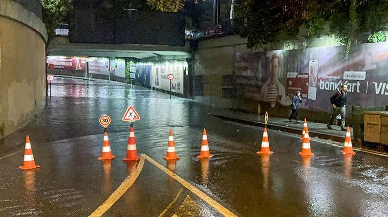 İstanbul'a kuvvetli yağış ve fırtına bir anda bastırdı! AKOM saat vermişti