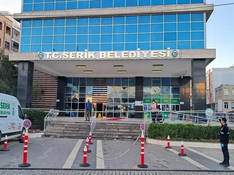 Serik Belediyesi’ne ‘dolandırıcılık’ ve ‘evrakta sahtecilik’ operasyonu! WhatsApp yazışmaları sonrası 4 tutuklama