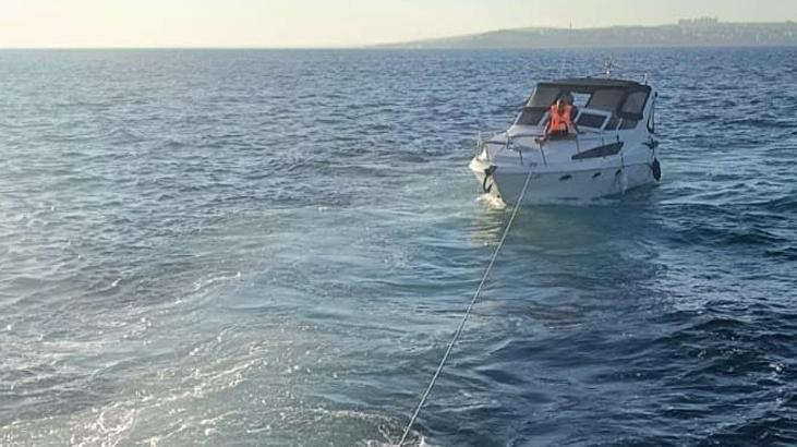 Beylikdüzü açıklarında arızalanıp sürüklenen teknedeki 3 kişi kurtarıldı