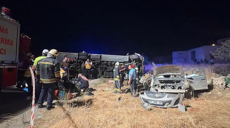 Gaziantep'te feci kaza! Yolcu otobüsü ile otomobil çarpıştı; 7 ölü, 16 yaralı