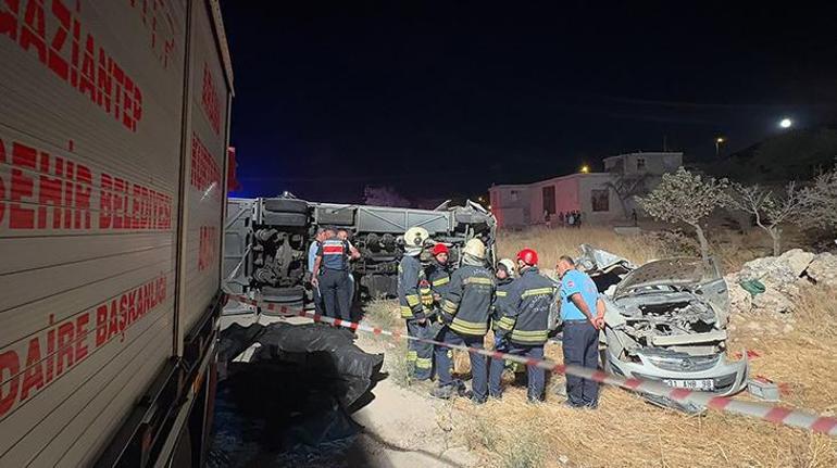 Gaziantep'te feci kaza! Yolcu otobüsü ile otomobil çarpıştı; 7 ölü, 16 yaralı