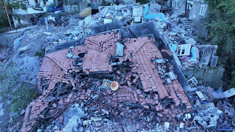 Zonguldak’ta çöken binada can kaybı! Bölgede tahliyeler başladı, 13 daire boşaltıldı